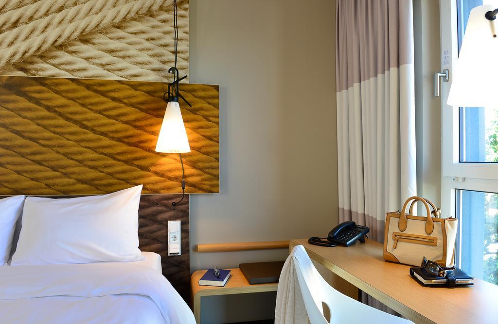 ไอบิส มึนเชน แอร์พอร์ต ซึด Hotel ฮอลเบิร์กมูส ภายนอก รูปภาพ