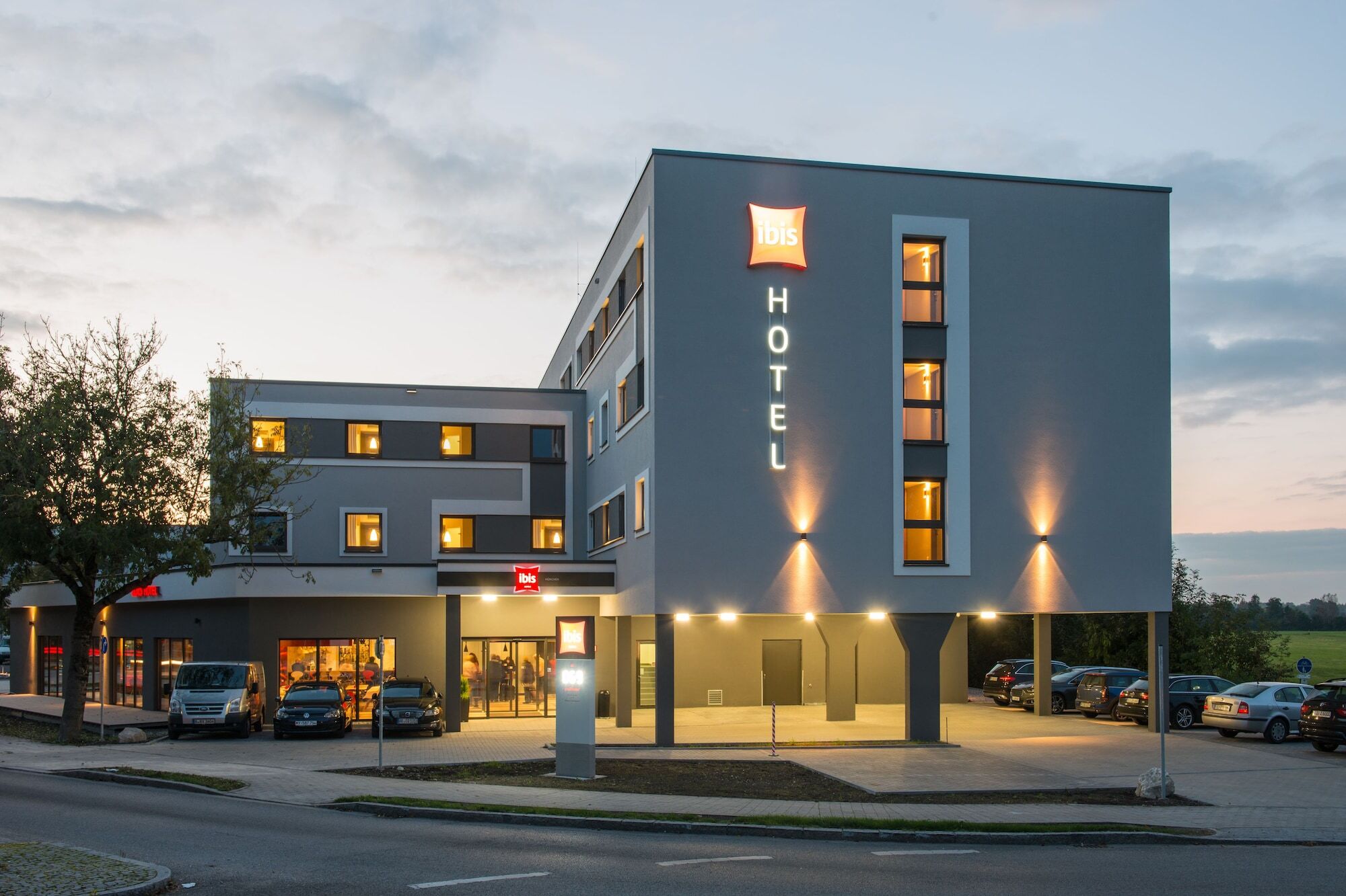 ไอบิส มึนเชน แอร์พอร์ต ซึด Hotel ฮอลเบิร์กมูส ภายนอก รูปภาพ